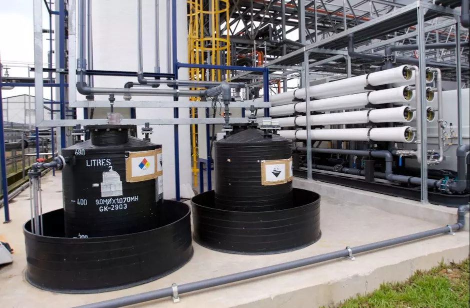 Como escolher soluções químicas para limpeza de membranas industriais com a Veolia
